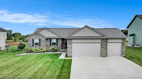1535 Woodlake, Grand Blanc, MI 48439