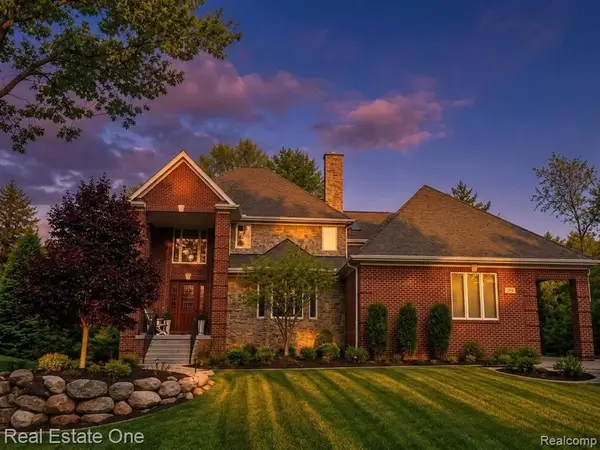960 Hill Hollow, Milford, MI 48381