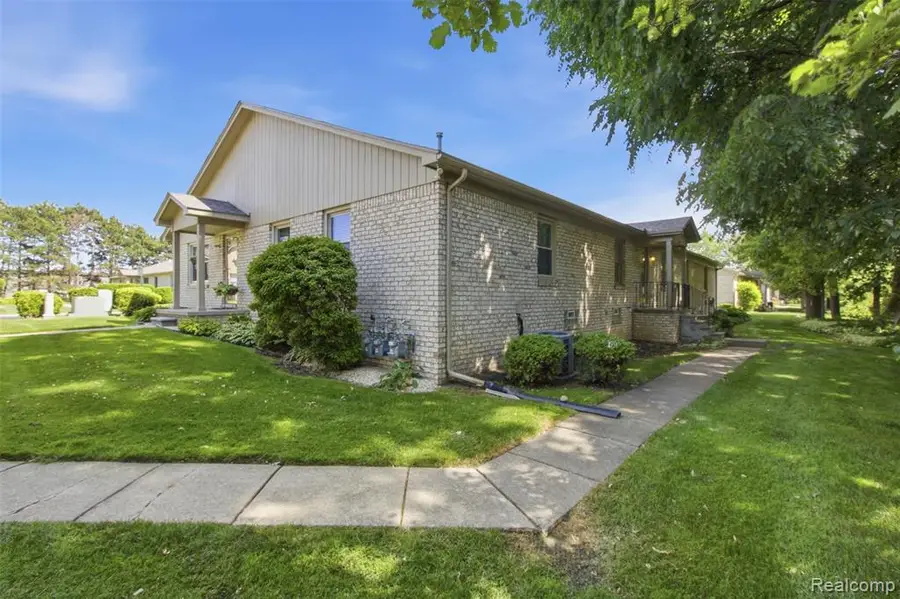 41837 King Edward, Clinton Township, MI 48038 - #3