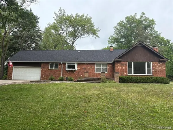 24567 Westmoreland, Farmington, MI 48336