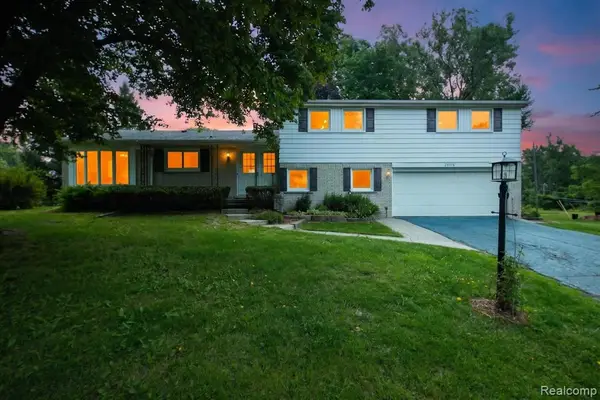 26178 Greythorne, Farmington, MI 48334