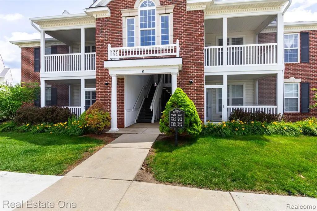 934 W Summerfield Glen, Ann Arbor, MI 48103 - #1