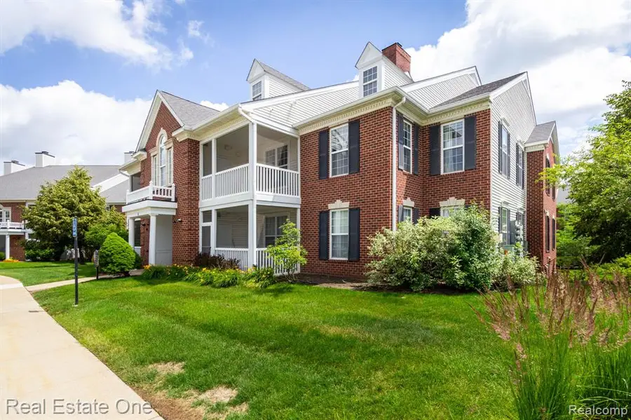934 W Summerfield Glen, Ann Arbor, MI 48103 - #2