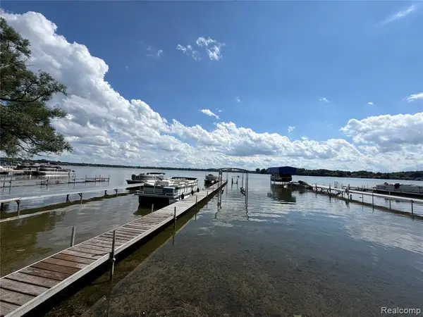 561 E Walled Lake, Walled Lake, MI 48390