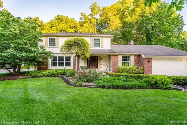 2593 Hounds Chase, Troy, MI 48098