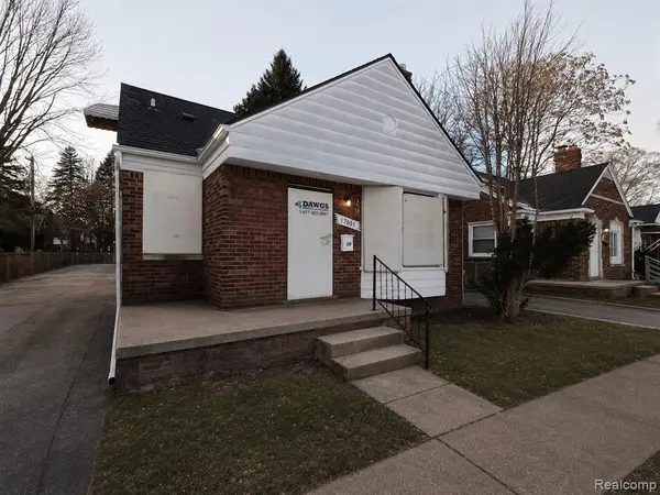 17851 Strasburg, Detroit, MI 48205