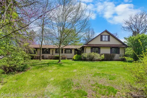 9050 Earhart, South Lyon, MI 48178