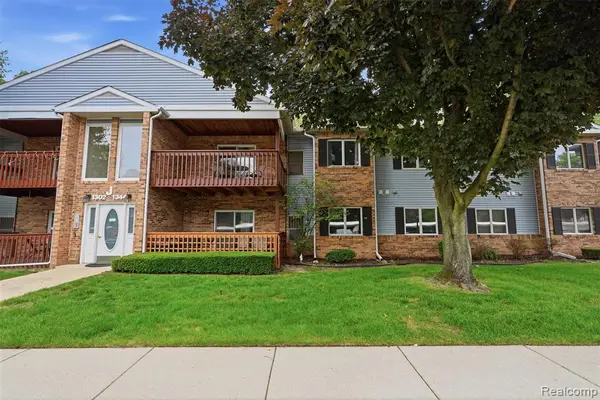 1326 Shoemaker #52, Westland, MI 48185