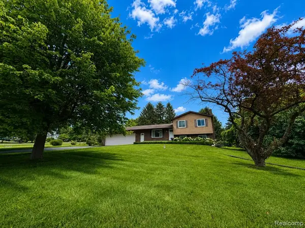 977 Mary, Lapeer, MI 48446
