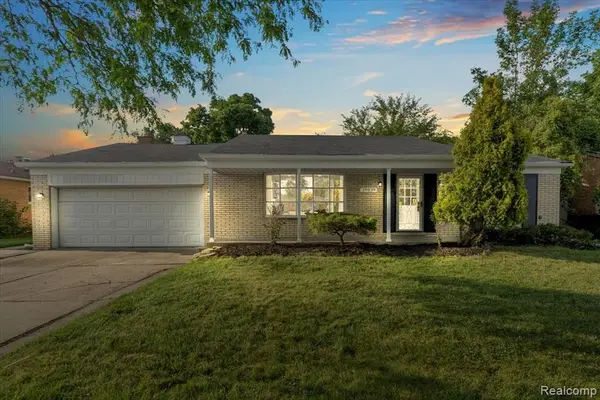 19039 Elsmere, Eastpointe, MI 48021