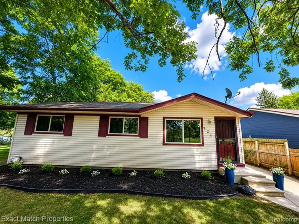 724 Parkwood, Pontiac, MI 48340