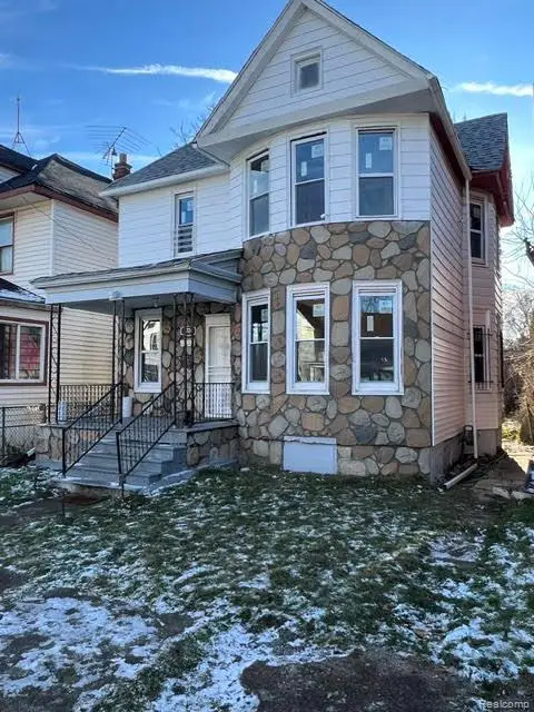 7720 E Canfield, Detroit, MI 48214