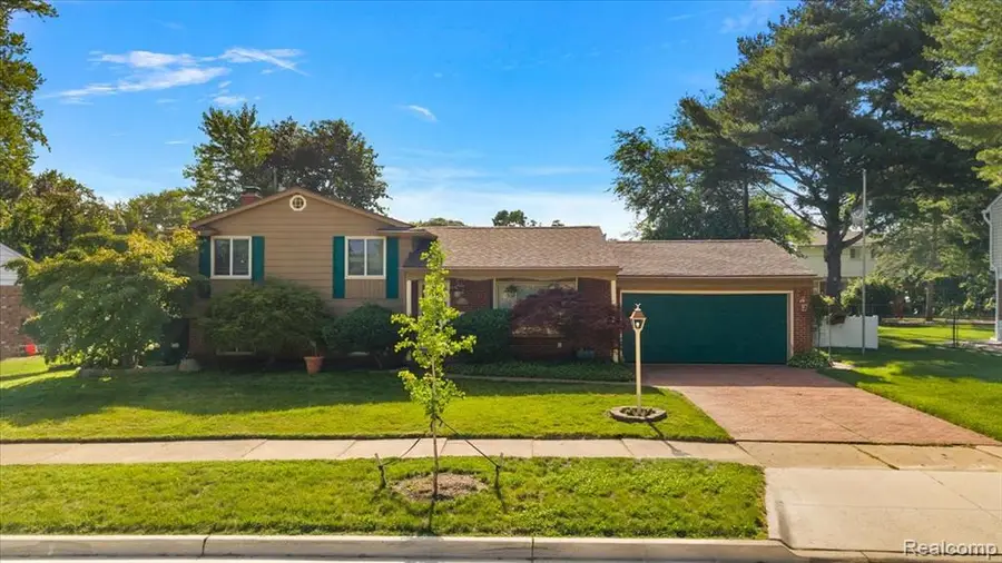 15433 Richfield, Livonia, MI 48154 - #2