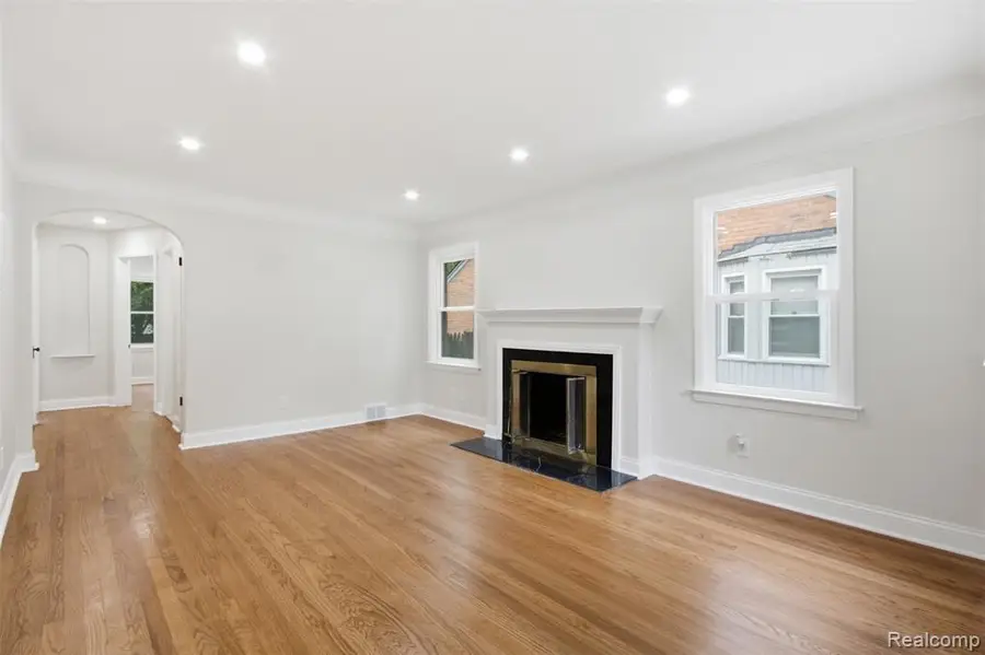 1388 Vernier, Grosse Pointe Woods, MI 48236 - #3
