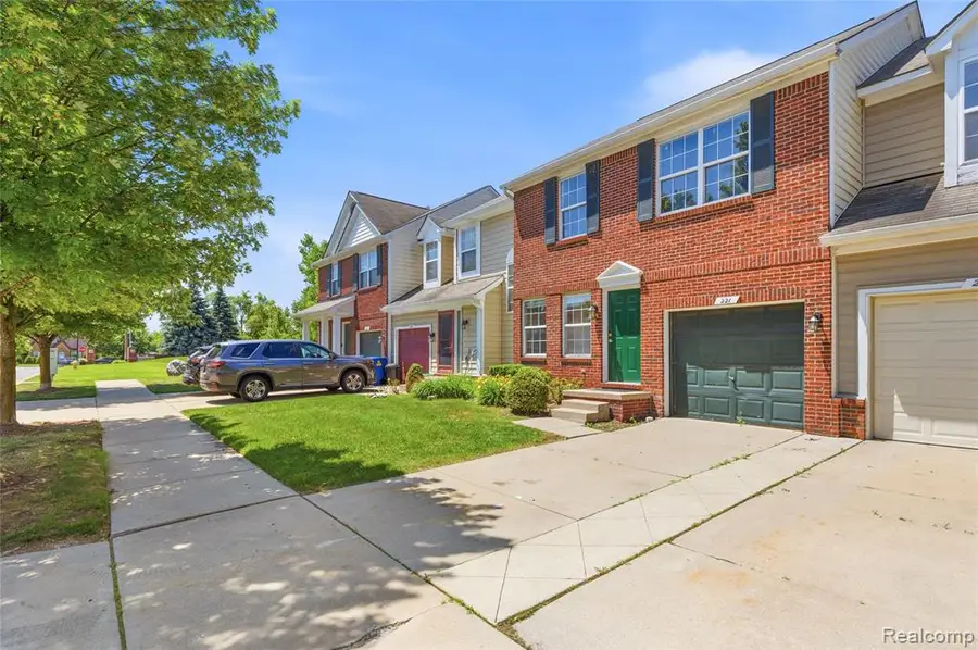 221 Tucker, Pontiac, MI 48341 - #2