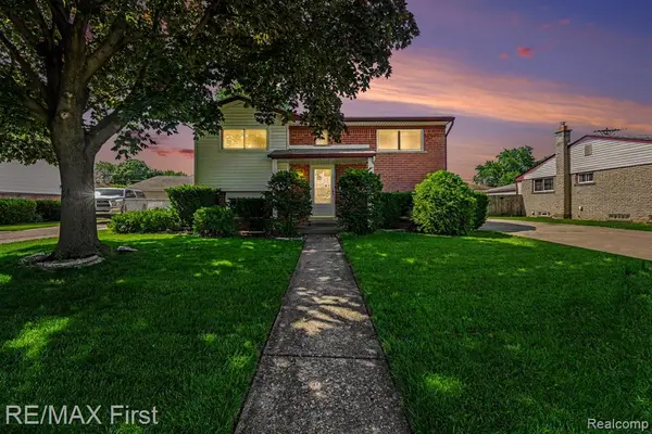 15628 Canberra, Roseville, MI 48066