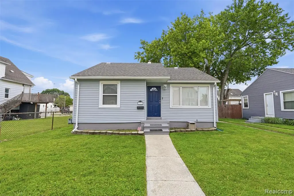 1717 Lindbergh, Wyandotte, MI 48192 - #1