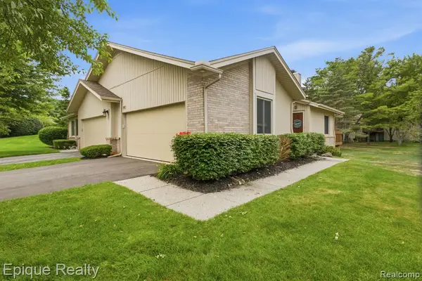 1982 Valley, Lake Orion, MI 48360