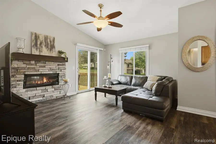 1982 Valley, Lake Orion, MI 48360 - #3