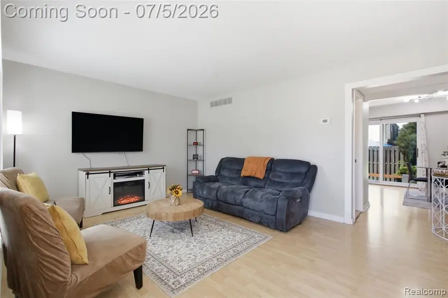 37583 Charter Oaks Boulevard, Clinton Township, MI 48036 - #3