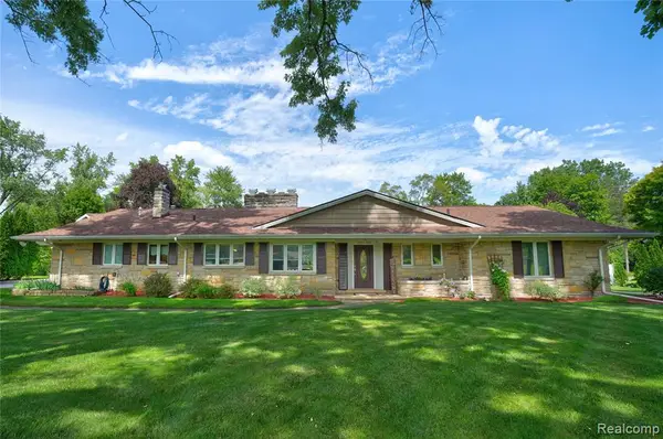 1360 Kra Nur, Burton, MI 48509