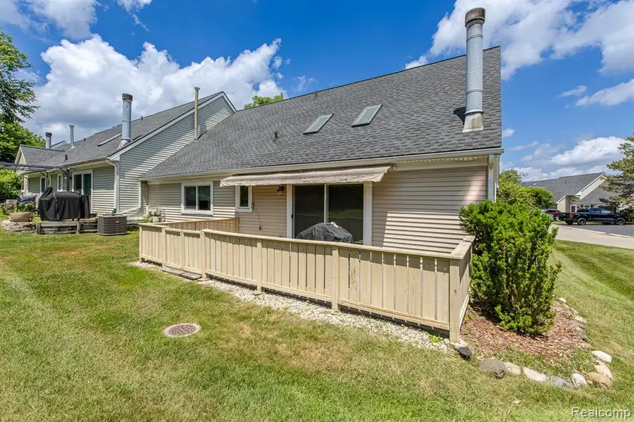1074 Sandpiper, Waterford, MI 48328 - #2