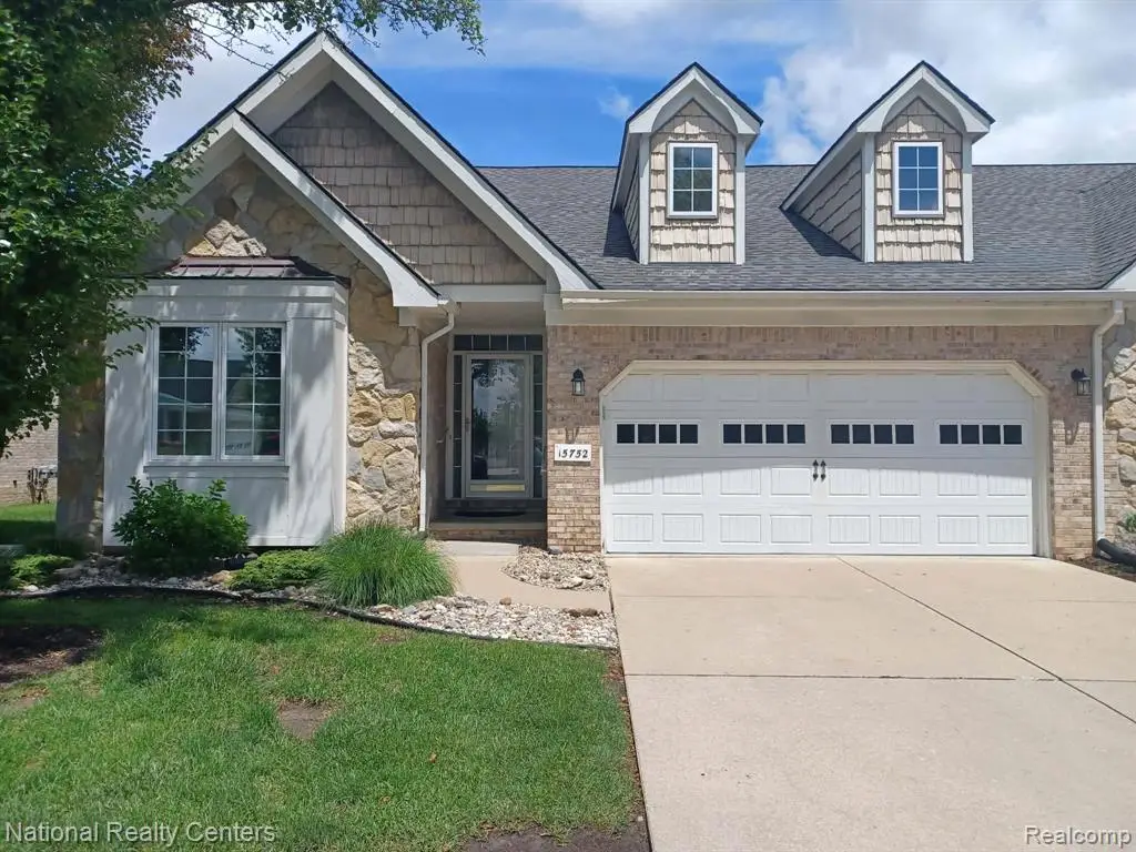 15752 Hunters Grove #20, Livonia, MI 48154 - #1