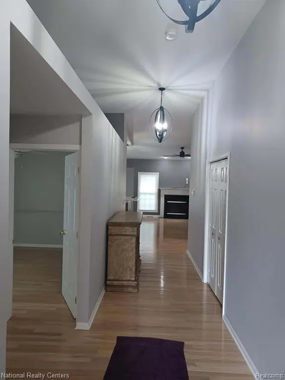 15752 Hunters Grove #20, Livonia, MI 48154 - #2