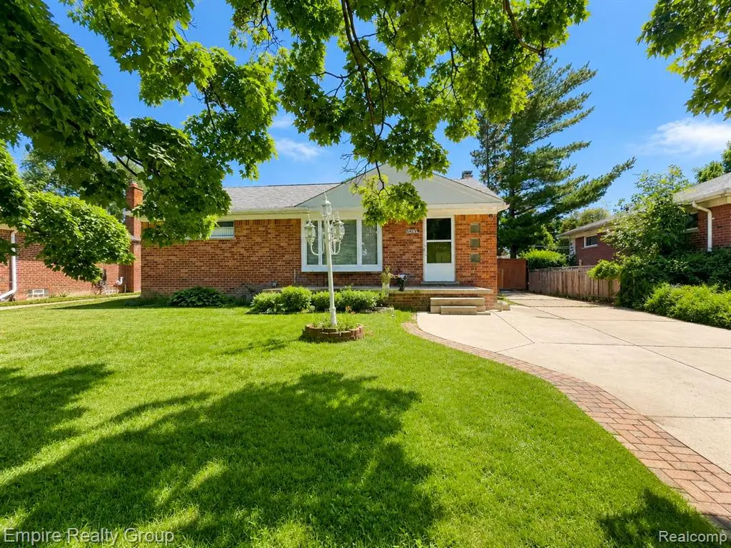 905 N Esplanade, Mount Clemens, MI 48043 - #1