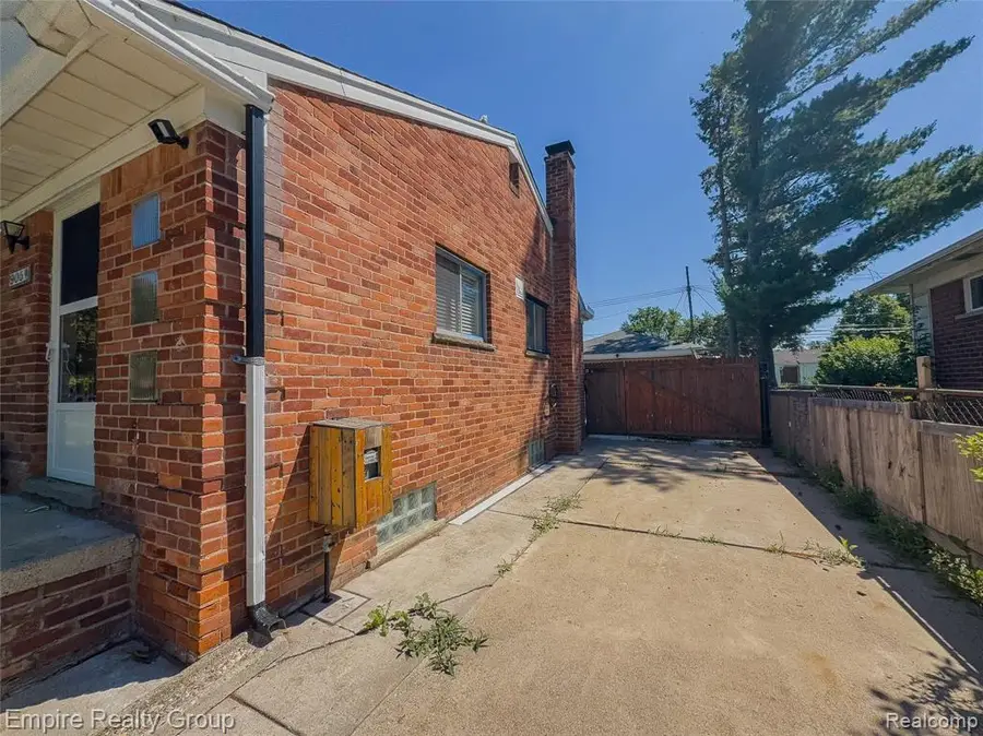905 N Esplanade, Mount Clemens, MI 48043 - #2