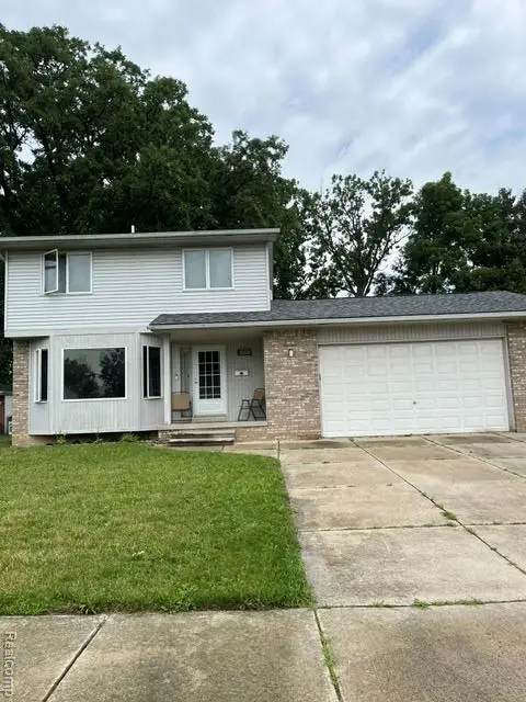 19169 Hazelwood, Roseville, MI 48066
