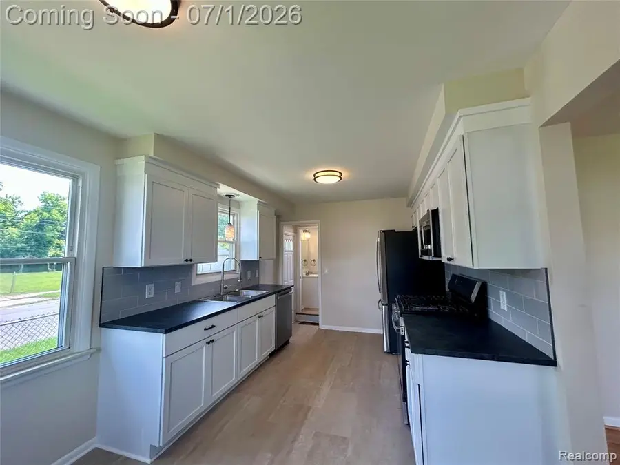 86 E Columbia, Pontiac, MI 48340 - #3