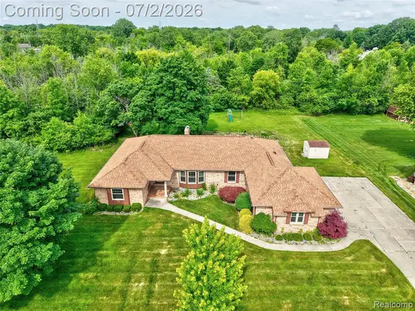 1225 Old Timber, Flint, MI 48532