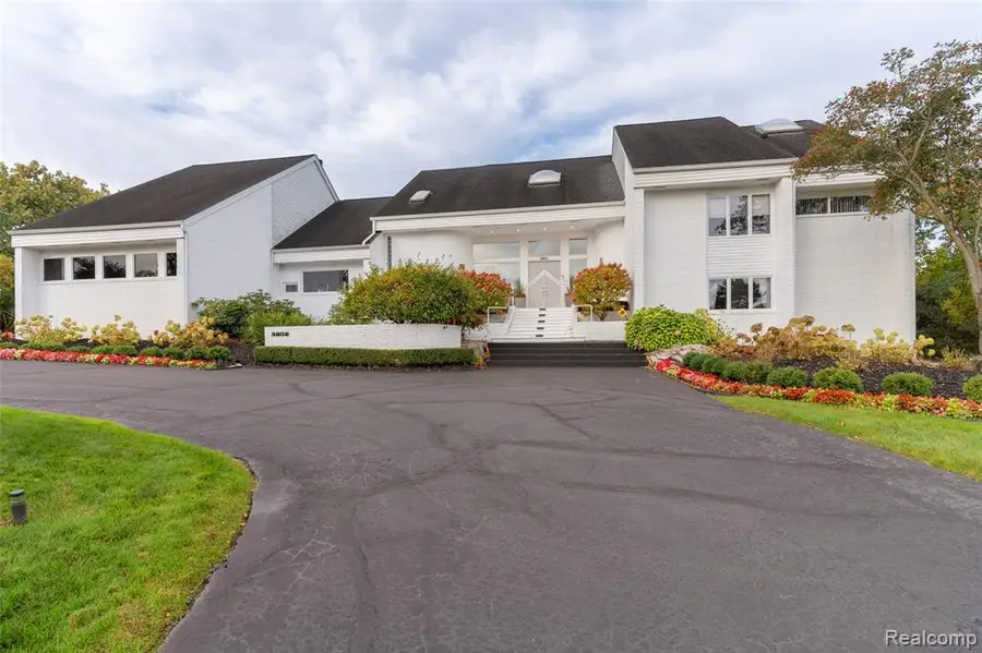 3802 Columbia, Bloomfield Hills, MI 48302 - #2
