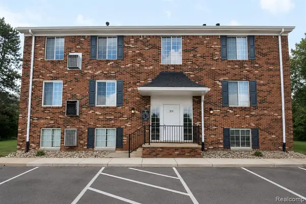 311 W Highland #T5, Howell, MI 48843