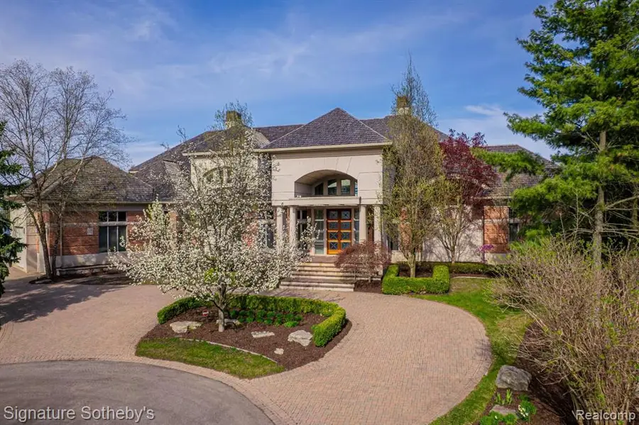 82 Chateaux Du Lac, Fenton, MI 48430 - #3