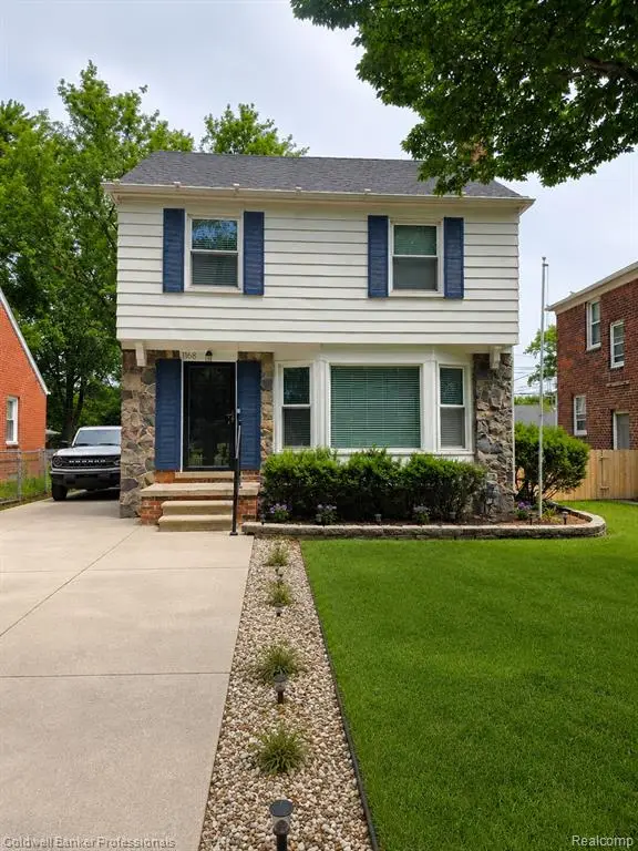 1168 N Vernier, Grosse Pointe, MI 48236