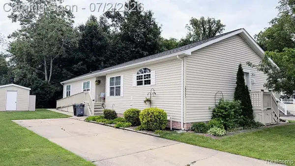29703 Vinewood Lane, Gibraltar, MI 48173