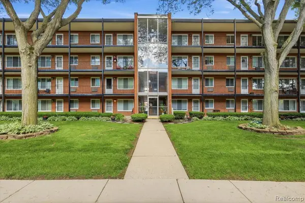 2915 W 13 Mile #308, Royal Oak, MI 48073