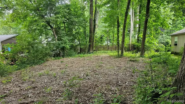 000 Fernlands, Hamburg, MI 48139