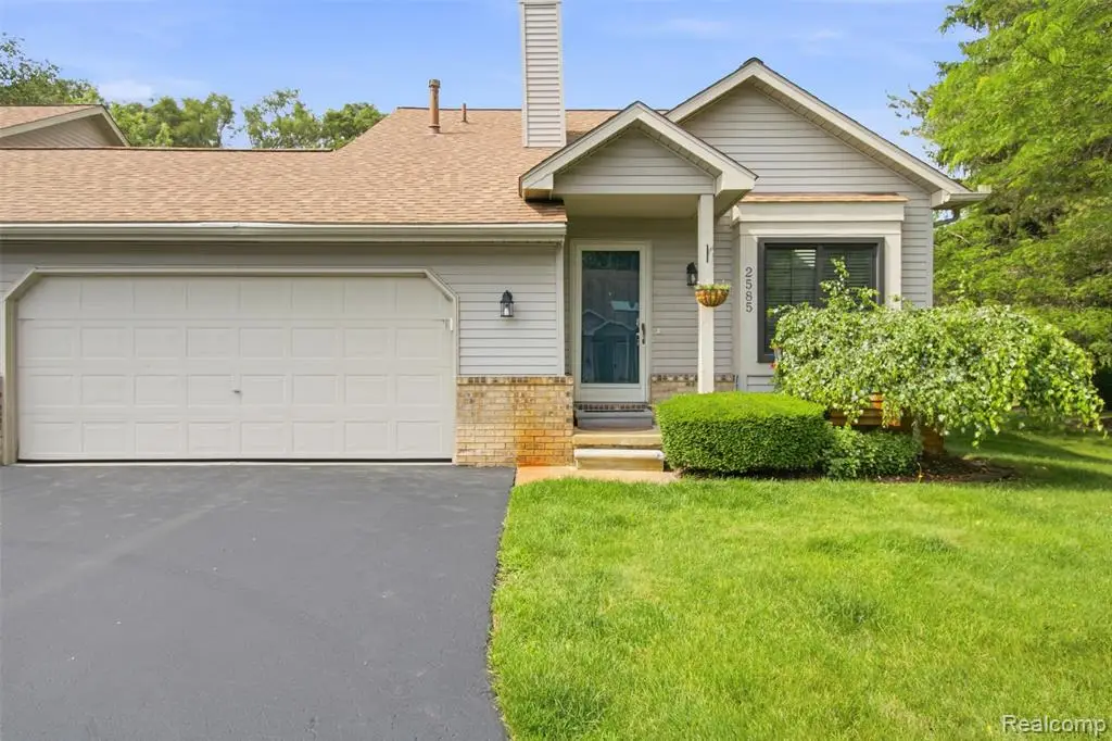 2585 South Commerce, Wolverine Lake, MI 48390 - #1