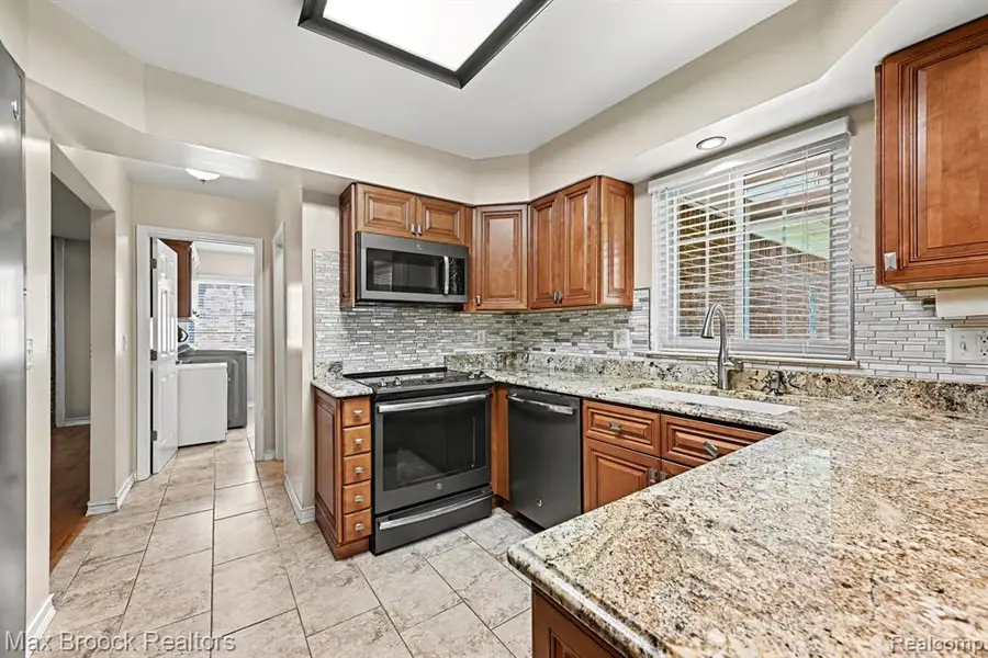 18733 Yorkshire, Livonia, MI 48152 - #3