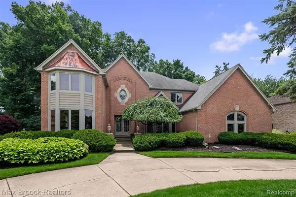 3015 Woodcreek, Bloomfield Hills, MI 48304