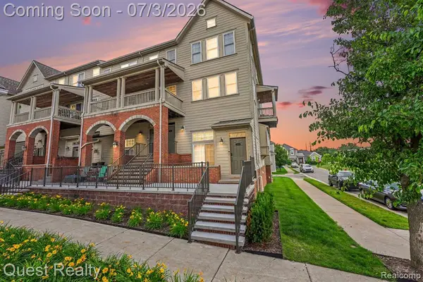 168 Amys Walk, Auburn Hills, MI 48326