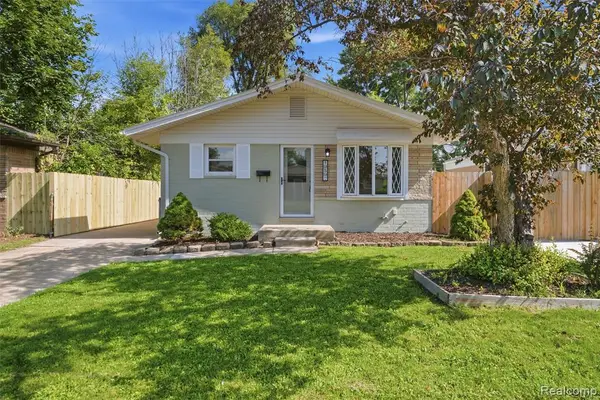 19597 Stafford, Clinton Township, MI 48035