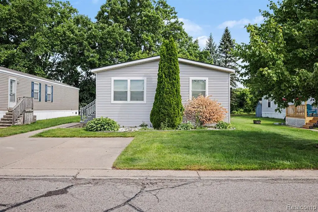 2700 Shimmons, Auburn Hills, MI 48326 - #1