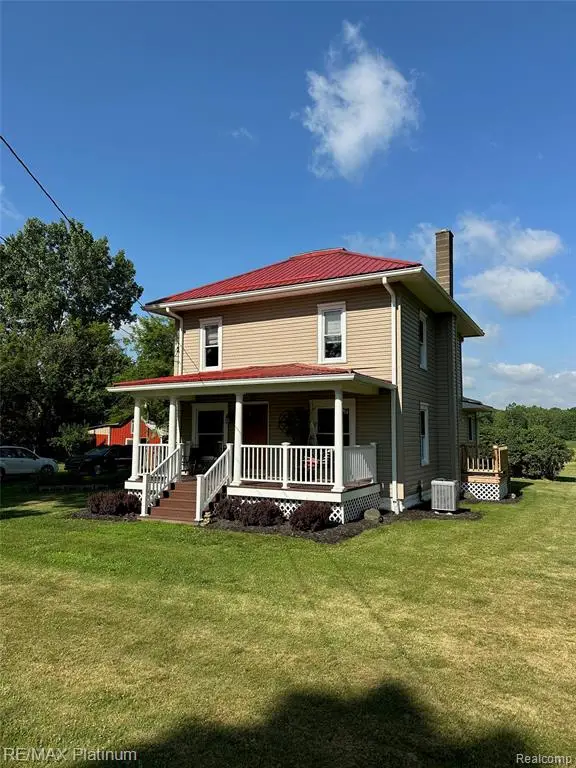 10989 N Latson, Howell, MI 48855