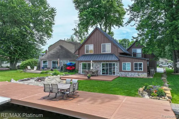 3154 Ponemah, Fenton, MI 48430