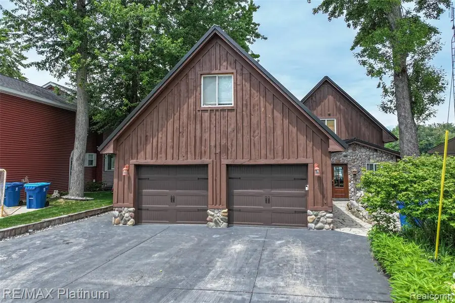 3154 Ponemah, Fenton, MI 48430 - #2