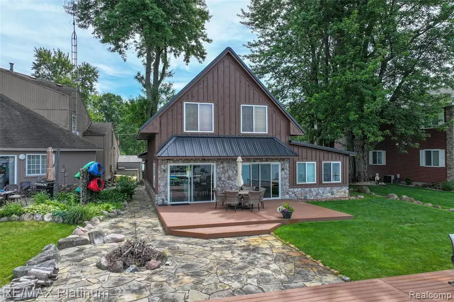 3154 Ponemah, Fenton, MI 48430 - #3